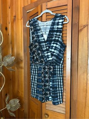 BCBGeneration V-Neck Patterned Women’s Romper NWT